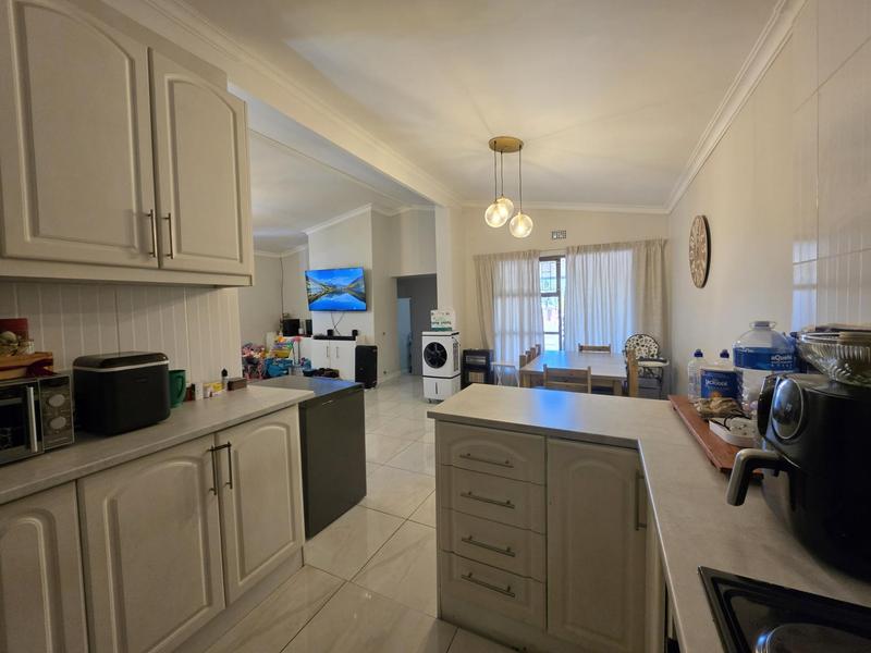 To Let 4 Bedroom Property for Rent in Blomtuin Western Cape